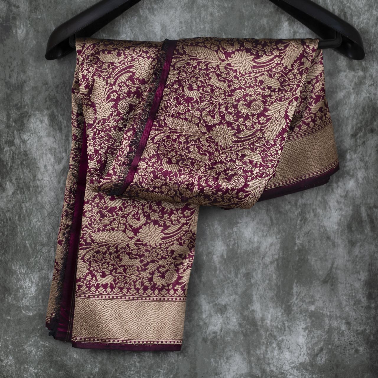MAGENTA KATAN FIGURE SILK DUPATTA